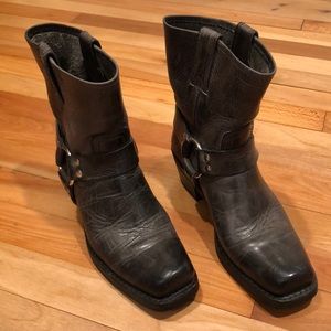 Frye Women's Harness 8R Charcoal Old Town Boot